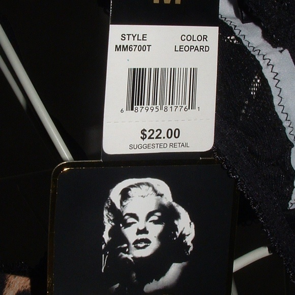 Marilyn Monroe intimidates bra pantie set - Picture 11 of 13